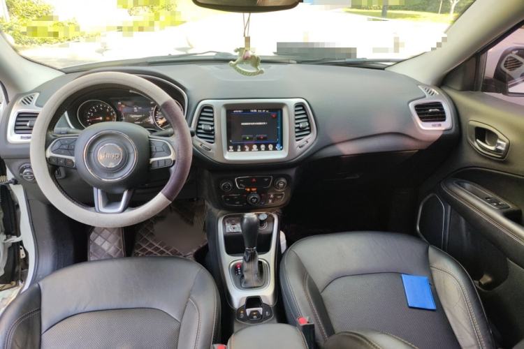 Used  Compass 2017 200T Automatic Family Edition
