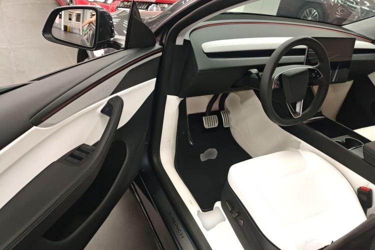 Used Tesla Model Y 2025 Long-Range All-Wheel Drive First Edition