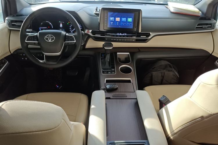 Used Toyota Sienna 2021 2.5L Hybrid Luxury Edition