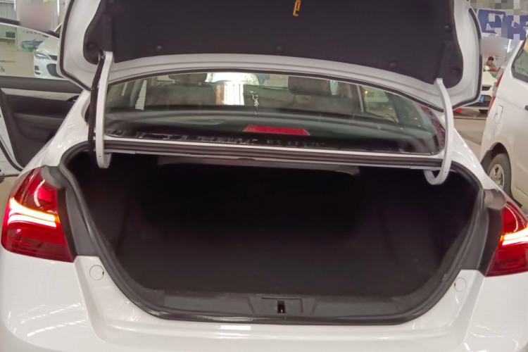 Used Geely Auto Emgrand 2019 Leading Edition 1.5L CVT Luxury Model China VI Standard
