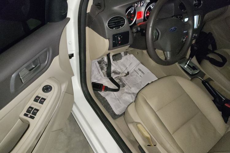 Used Ford Focus 2013 Hatchback Classic 1.8L Automatic Fashion Edition
