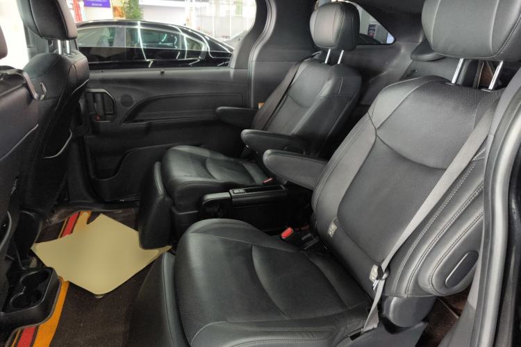 Used Toyota Sienna 2021 2.5L Hybrid Premium Edition