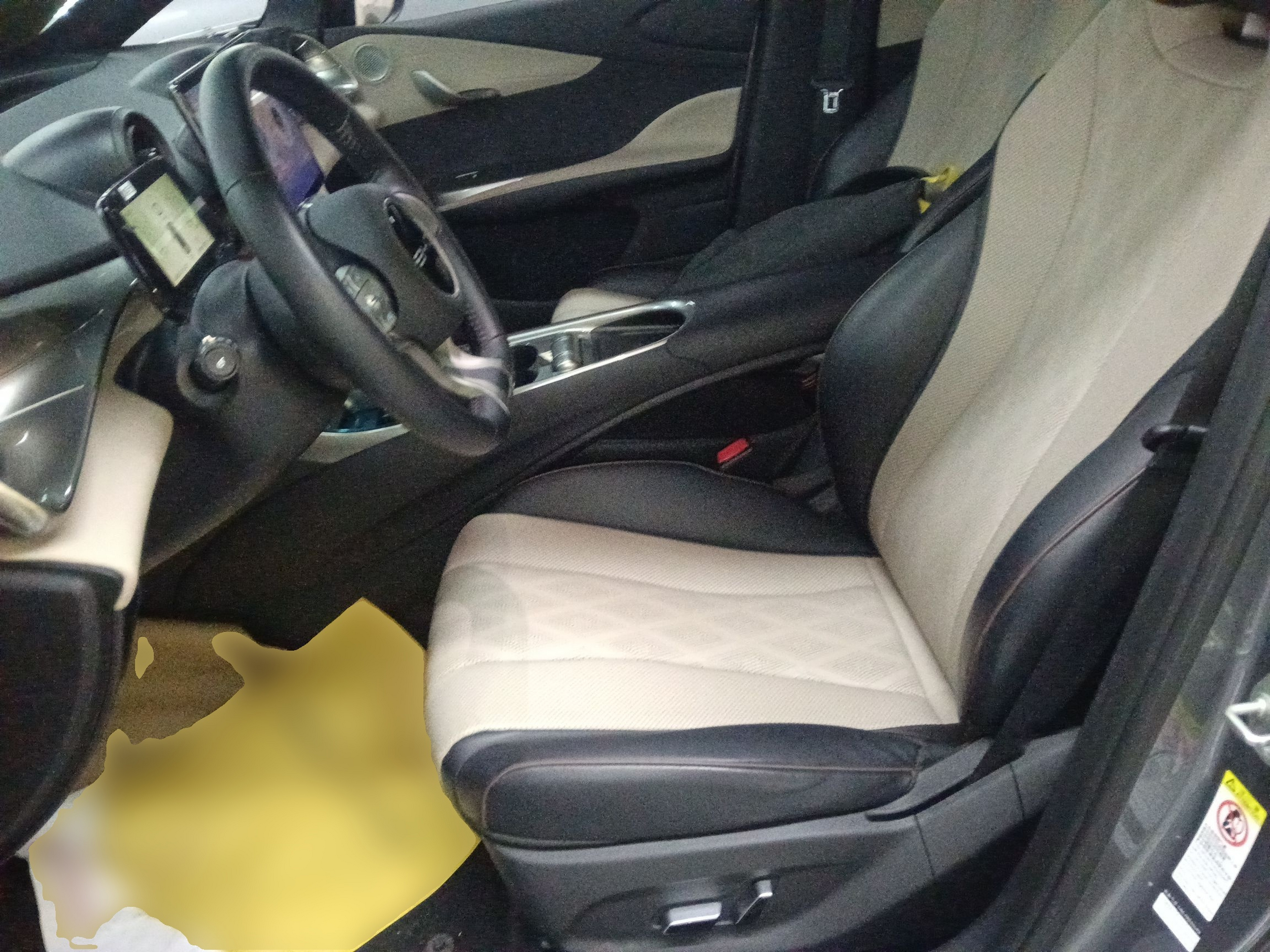 Переднее сиденье в автомобиле