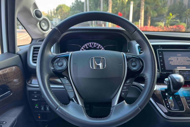Used Honda Odyssey 2015 Revised Version 2.4L Supreme Edition