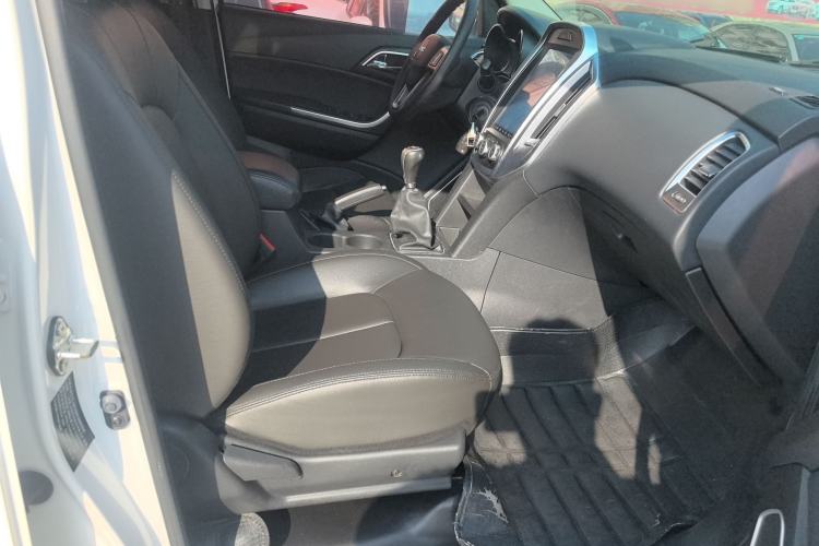 Used JMC Yuhu 3 2018 2.5T Diesel 4x4 Luxury Edition Long Wheelbase
