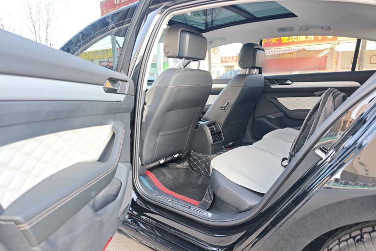 Used Volkswagen Magotan 2025 Revised Version 2 Zhongxiang Edition 330TSI DSG Luxury Trim
