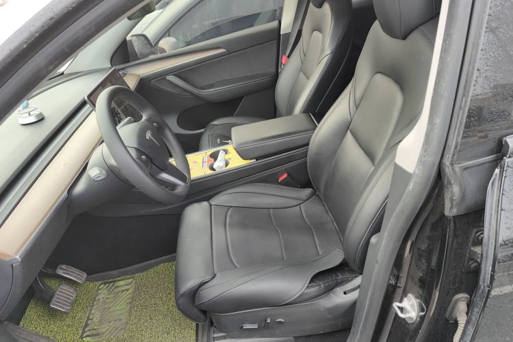 Used Tesla Model Y 2021 Long-Range All-Wheel-Drive Version
