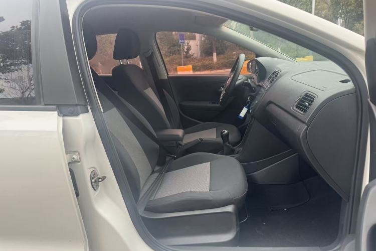 Used Volkswagen Polo 2016 1.4L Manual Fashion Model