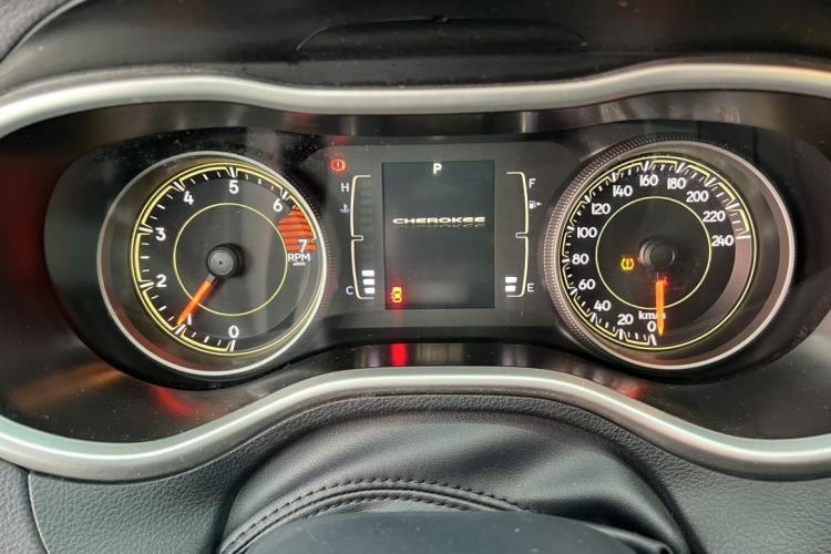 Used  Cherokee 2016 2.4L Professional Edition
