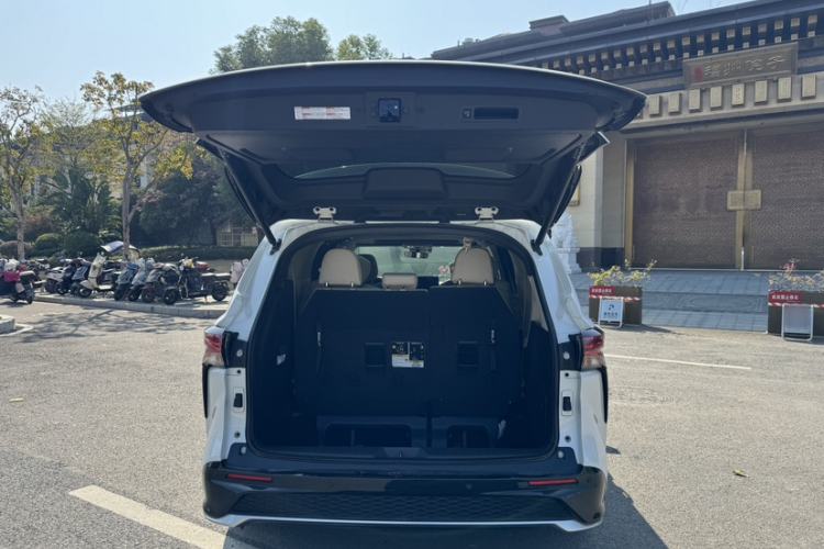 Used Toyota Granvia 2022 2.5L Hybrid Prestige Edition