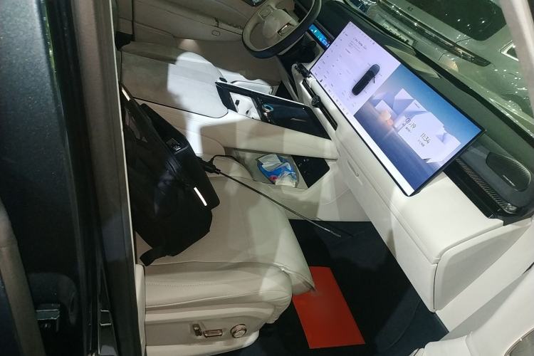 Used Lynk & Co 900 2025 2.0T Exploration Edition
