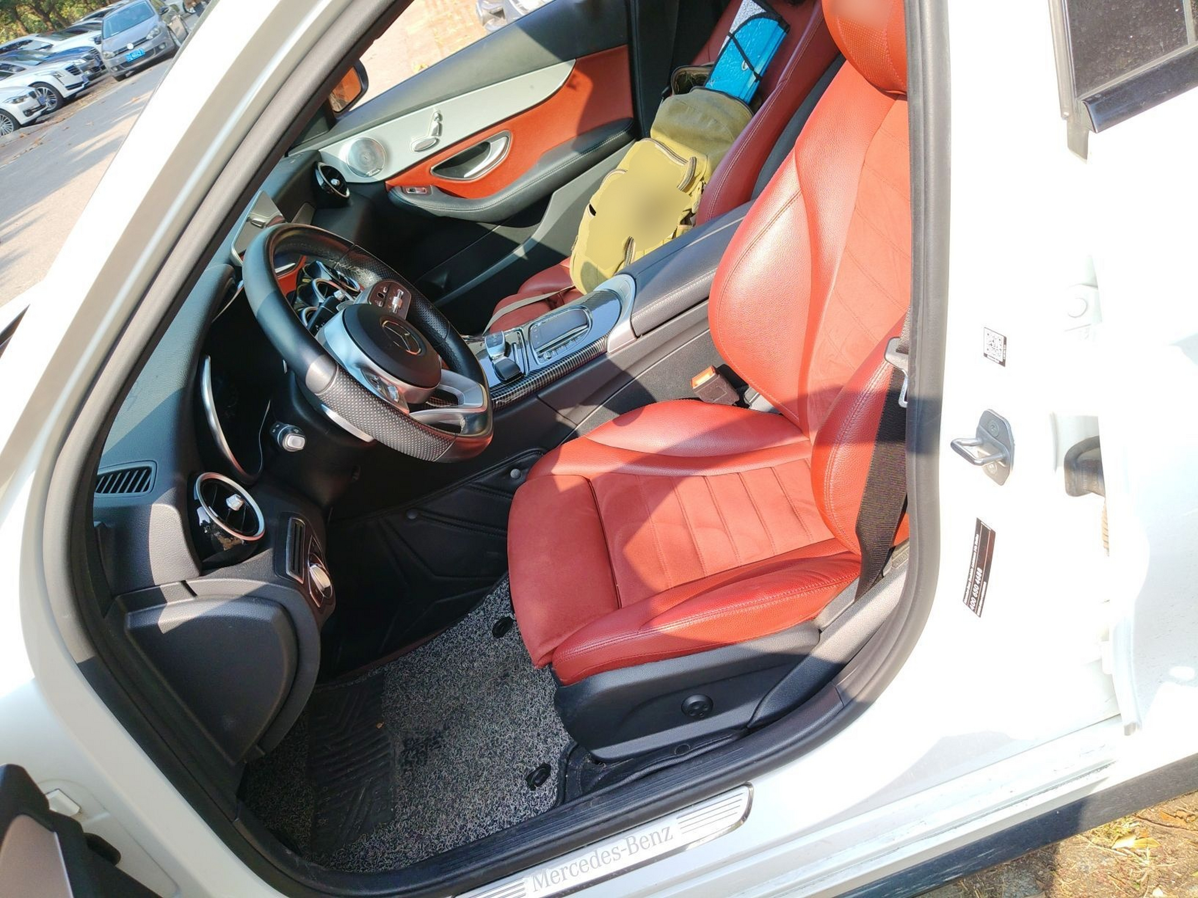 Переднее сиденье в автомобиле