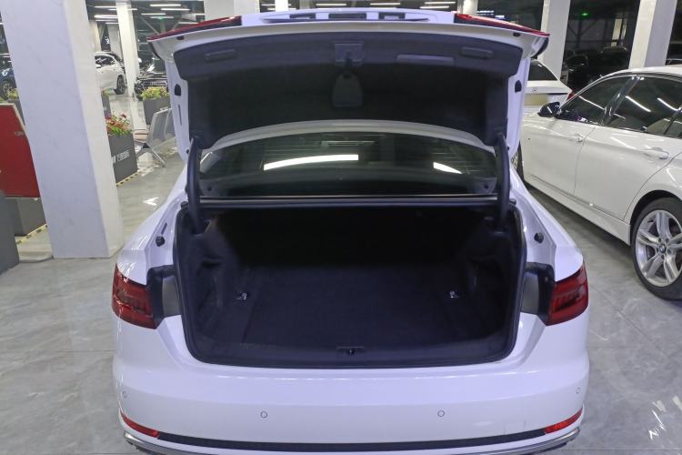 Used Audi A4L 2019 40 TFSI Fashion Edition China VI Emission Standard