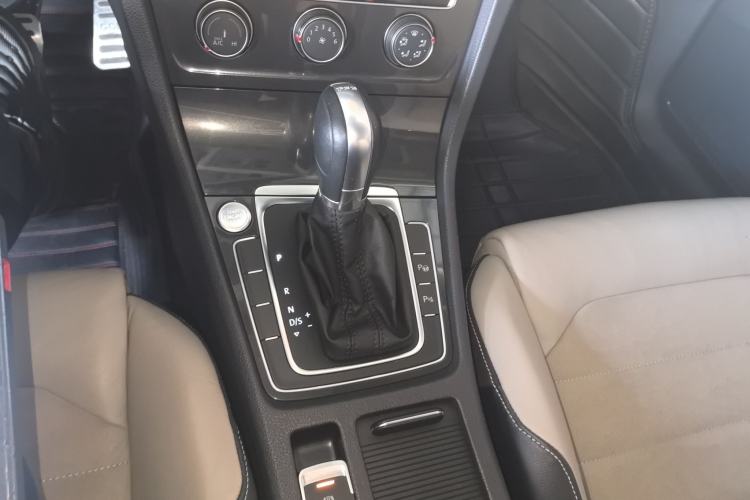 Used Volkswagen Golf 2017 230TSI Automatic Luxury Million-Vehicle Commemorative Edition
