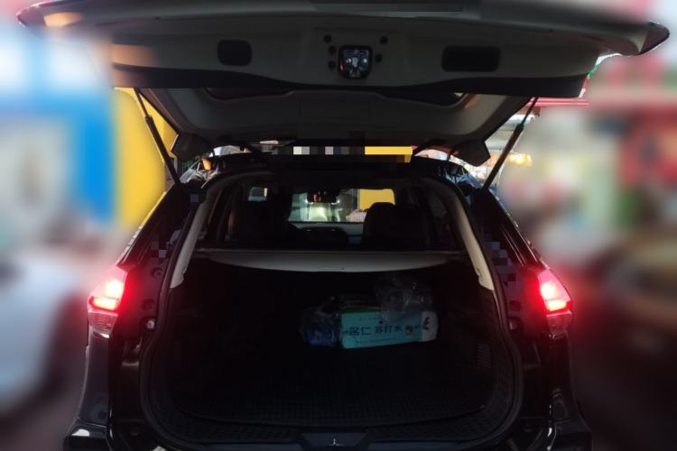 Used Nissan X-Trail 2023 Classic 2.0L Two-Wheel Drive Smart Connect Premium Edition
