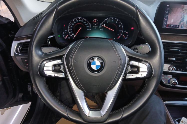 Used BMW 5 Series 2019 525Li Luxury Package
