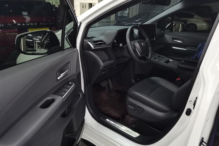 Used Toyota Sienna 2024 2.5L Hybrid Four-Wheel Drive Prestige Edition