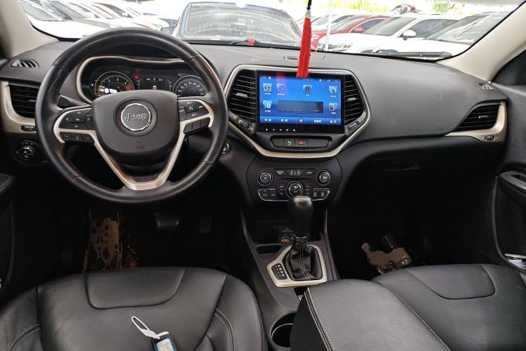 Used  Cherokee 2016 2.4L Leading Edition