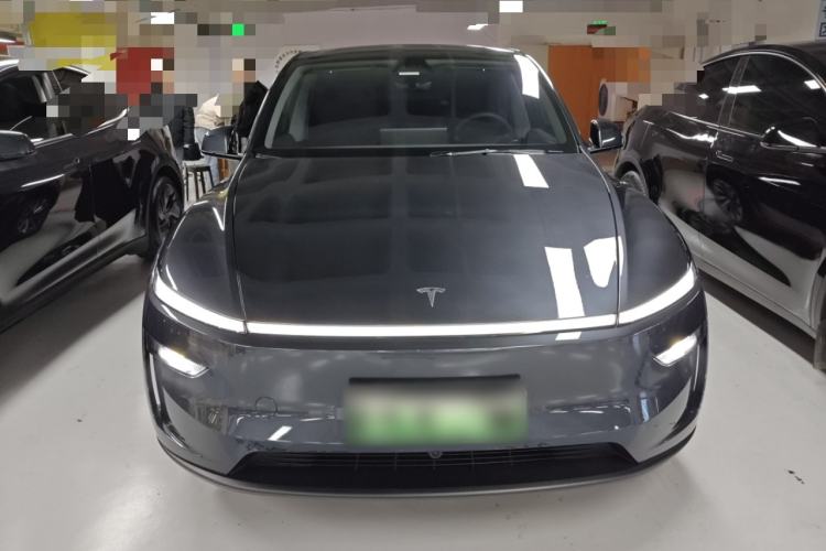 Used Tesla Model Y 2025 Long-Range All-Wheel-Drive Version
