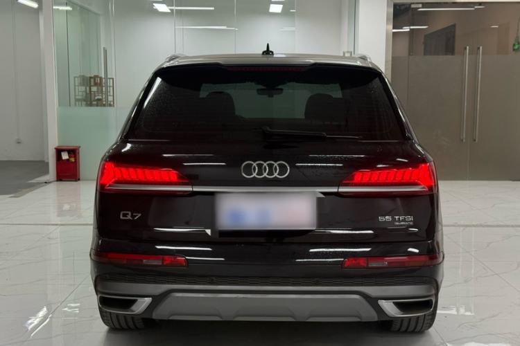 Used Audi Q7 2021 55 TFSI quattro S line Sport model
