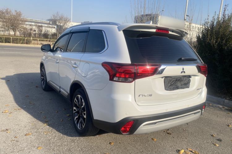 Used Mitsubishi Outlander 2019 2.4L 4x4 Zhi Xiang Edition 5 Seats China VI Standard
