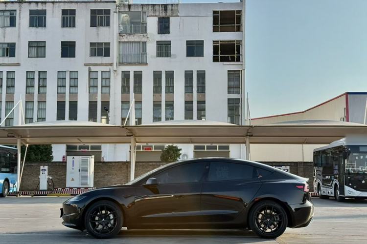 Used Tesla Model 3 2023 Long-Range All-Wheel-Drive Version
