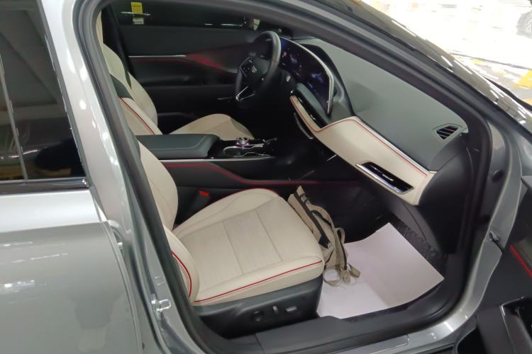 Used Cadillac GT4 2023 25T Luxury Model
