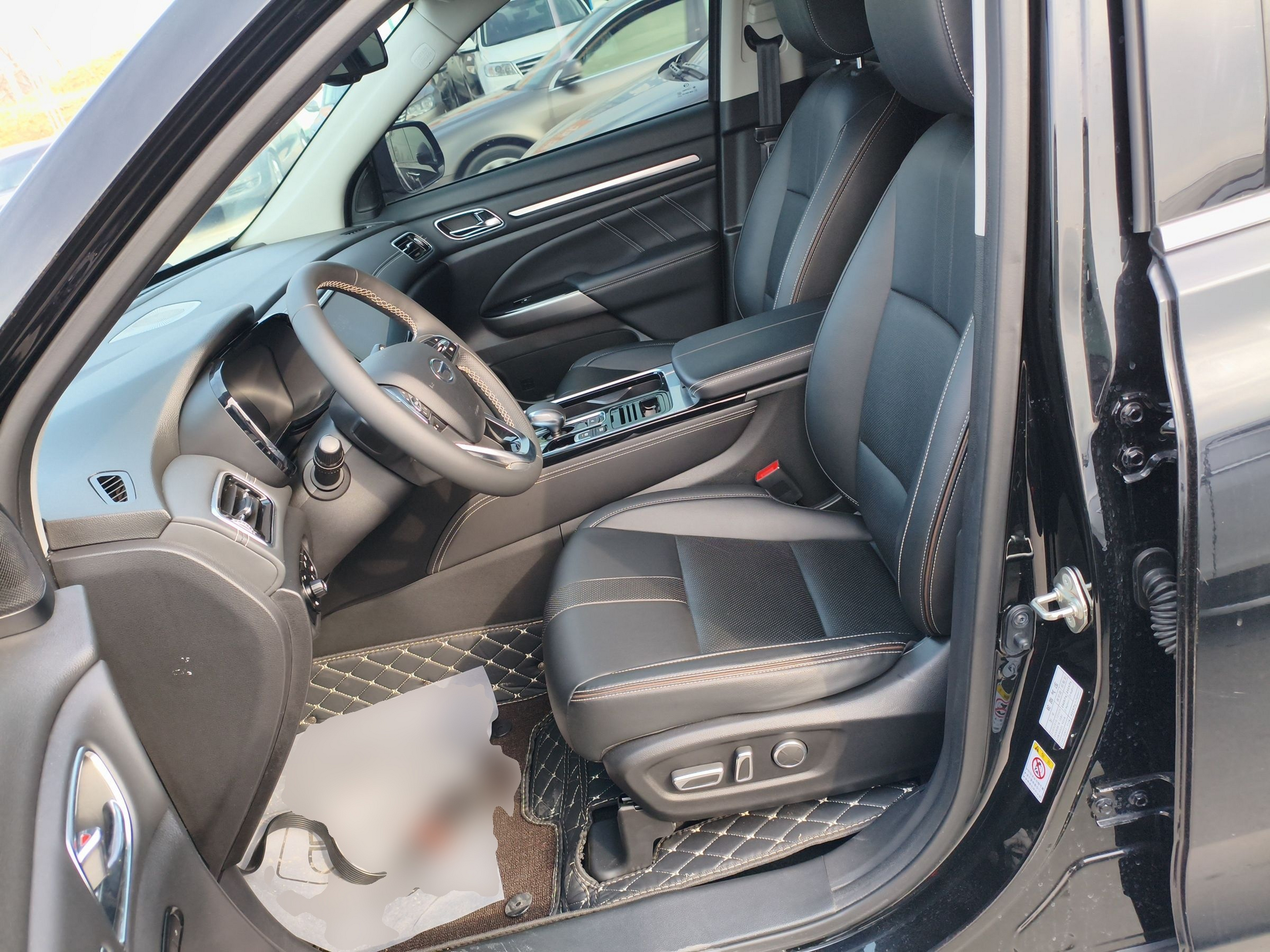 Переднее сиденье в автомобиле