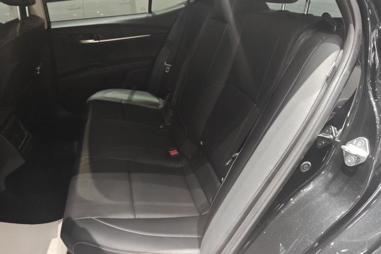 Used Toyota Camry 2024 Dual-Motor 2.0 HGVP Luxury Edition
