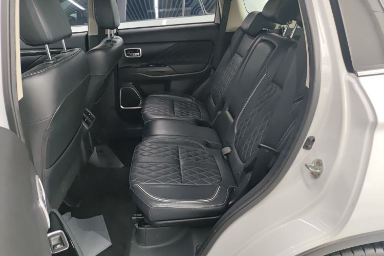 Used Mitsubishi Outlander 2020 2.4L 4x4 Zhi Xiang Edition 7-Seater