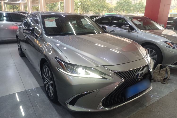 Used Lexus ES 2020 300h Premier Edition
