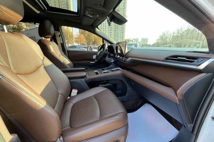 Used Toyota Granvia 2023 2.5L Hybrid Prestige PLUS Edition
