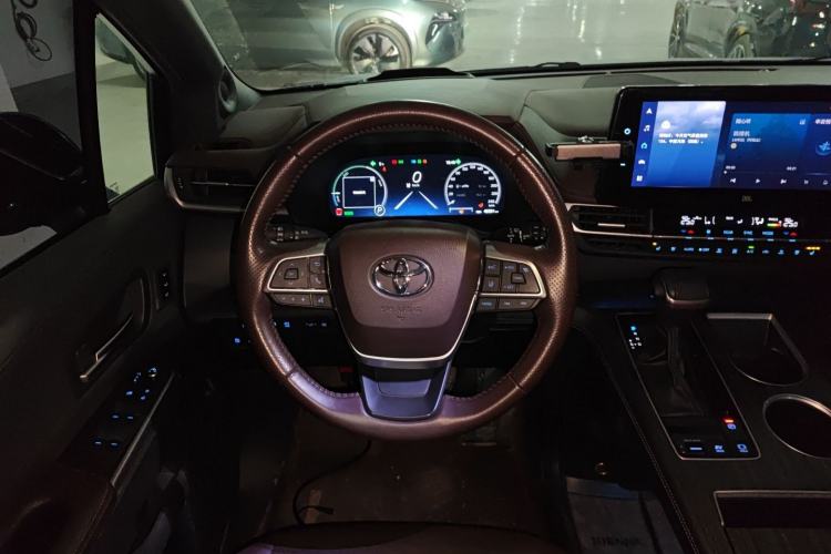 Used Toyota Sienna 2021 2.5L Hybrid Platinum Edition
