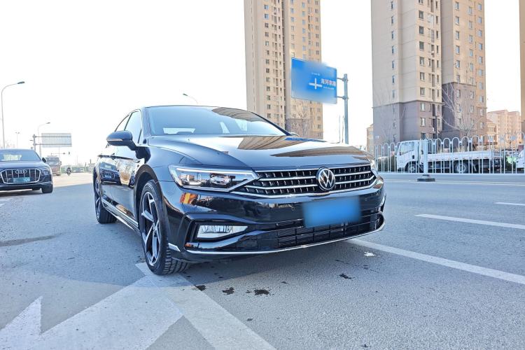 Used Volkswagen Magotan 2025 Revised Version 2 Zhongxiang Edition 330TSI DSG Luxury Trim
