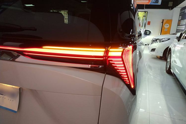 Used Buick GL8 New Energy 2024 Lu Zun Luxury Edition 7-Seater
