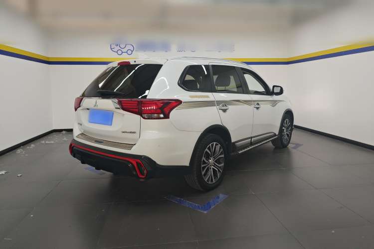 Used Mitsubishi Outlander 2018 2.0L Two-Wheel Drive Glory Edition 5 Seats