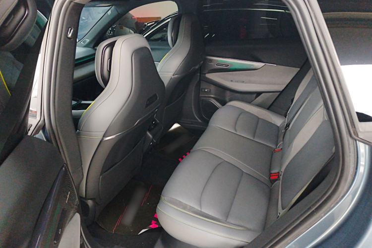 Used Lynk & Co 08 EM-P 2025 220 km All-Wheel-Drive Performance Halo
