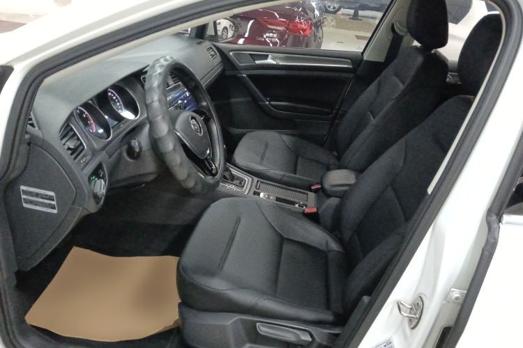 Used Volkswagen Golf 2016 230TSI Automatic Comfort Version
