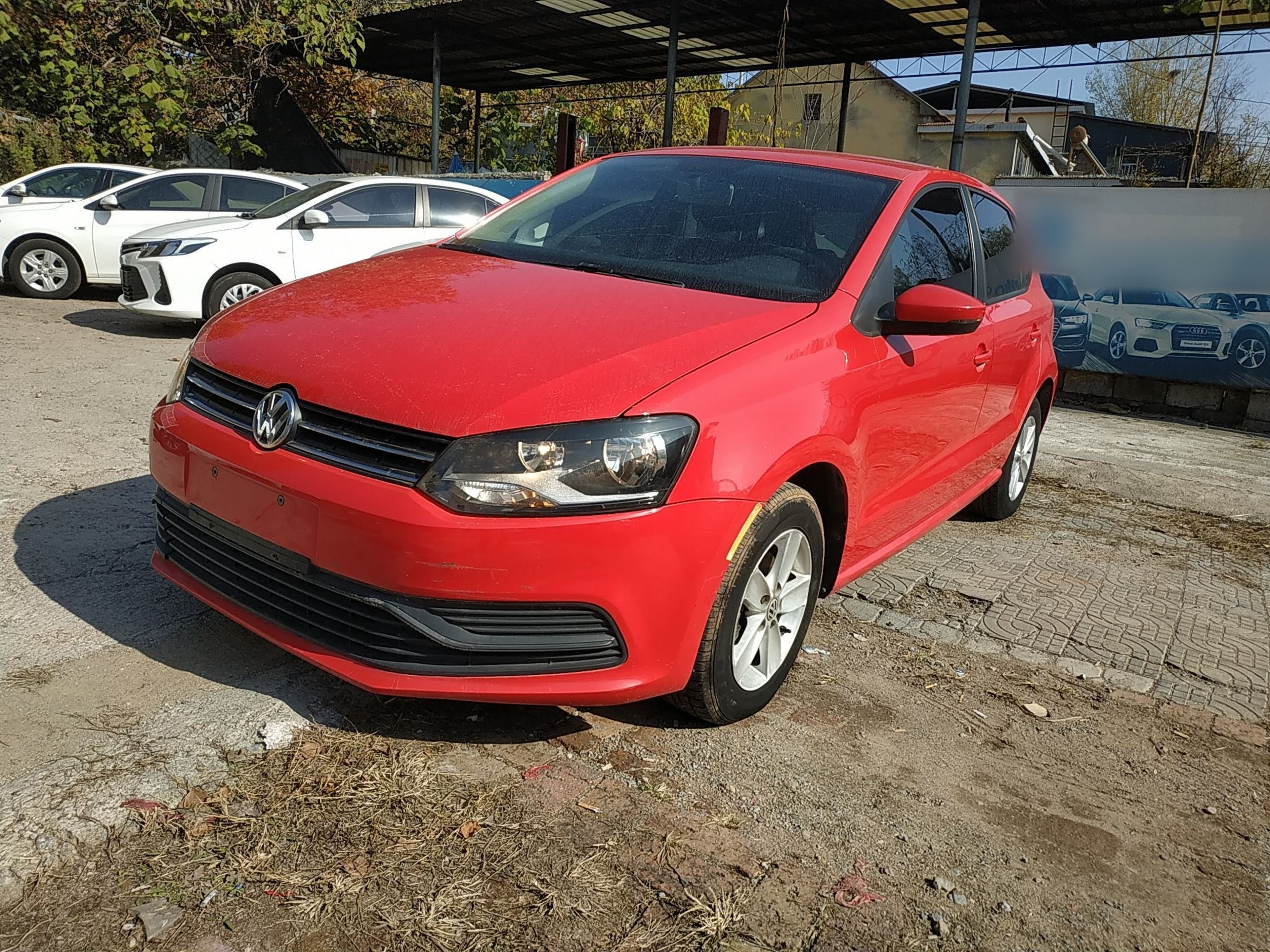 تحت مقدمة السيارة