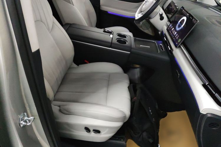 Used VOYAH Dream 2025 PHEV Four-Wheel-Drive Flagship Version – Qiankun Edition
