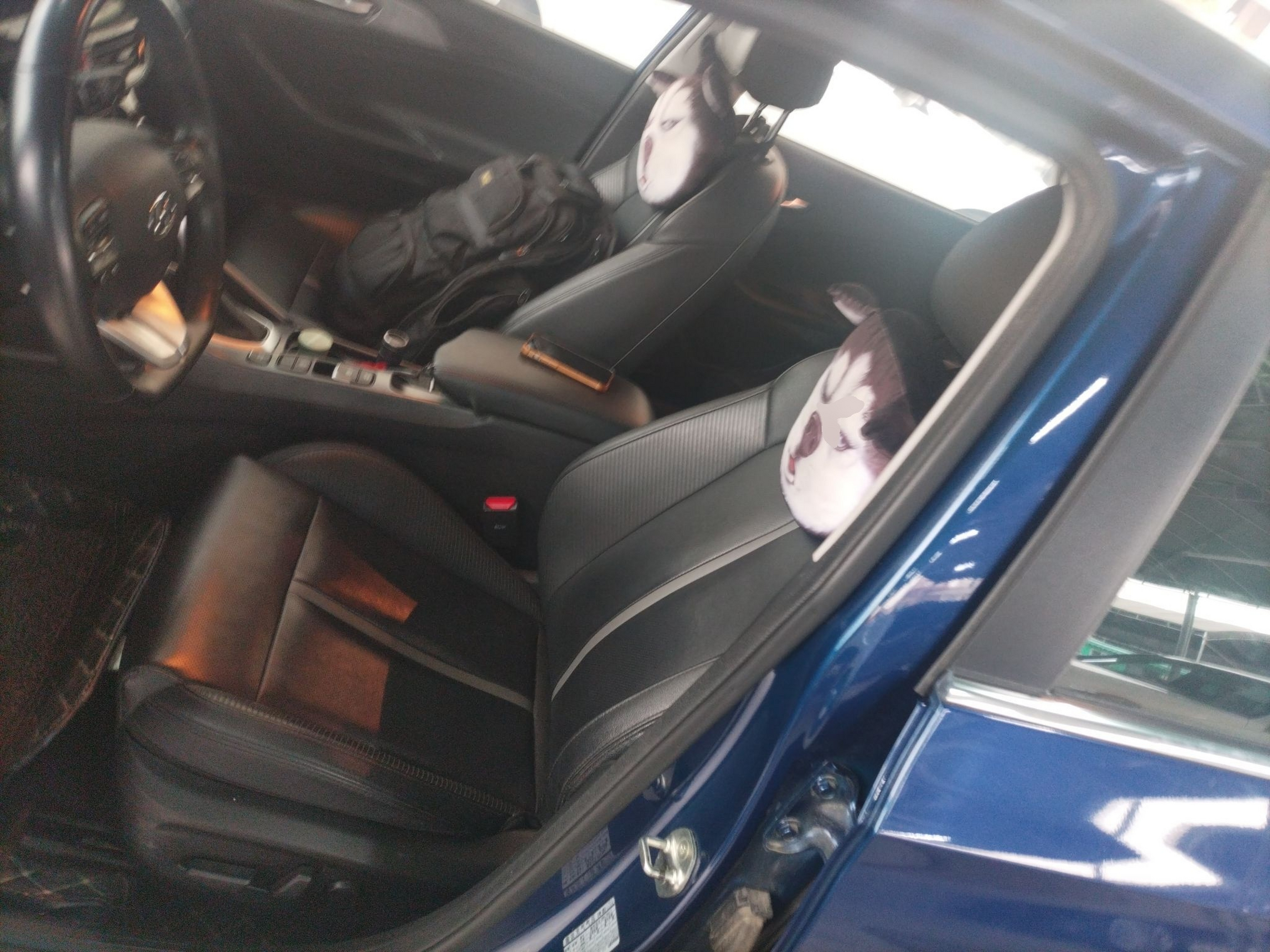 Переднее сиденье в автомобиле