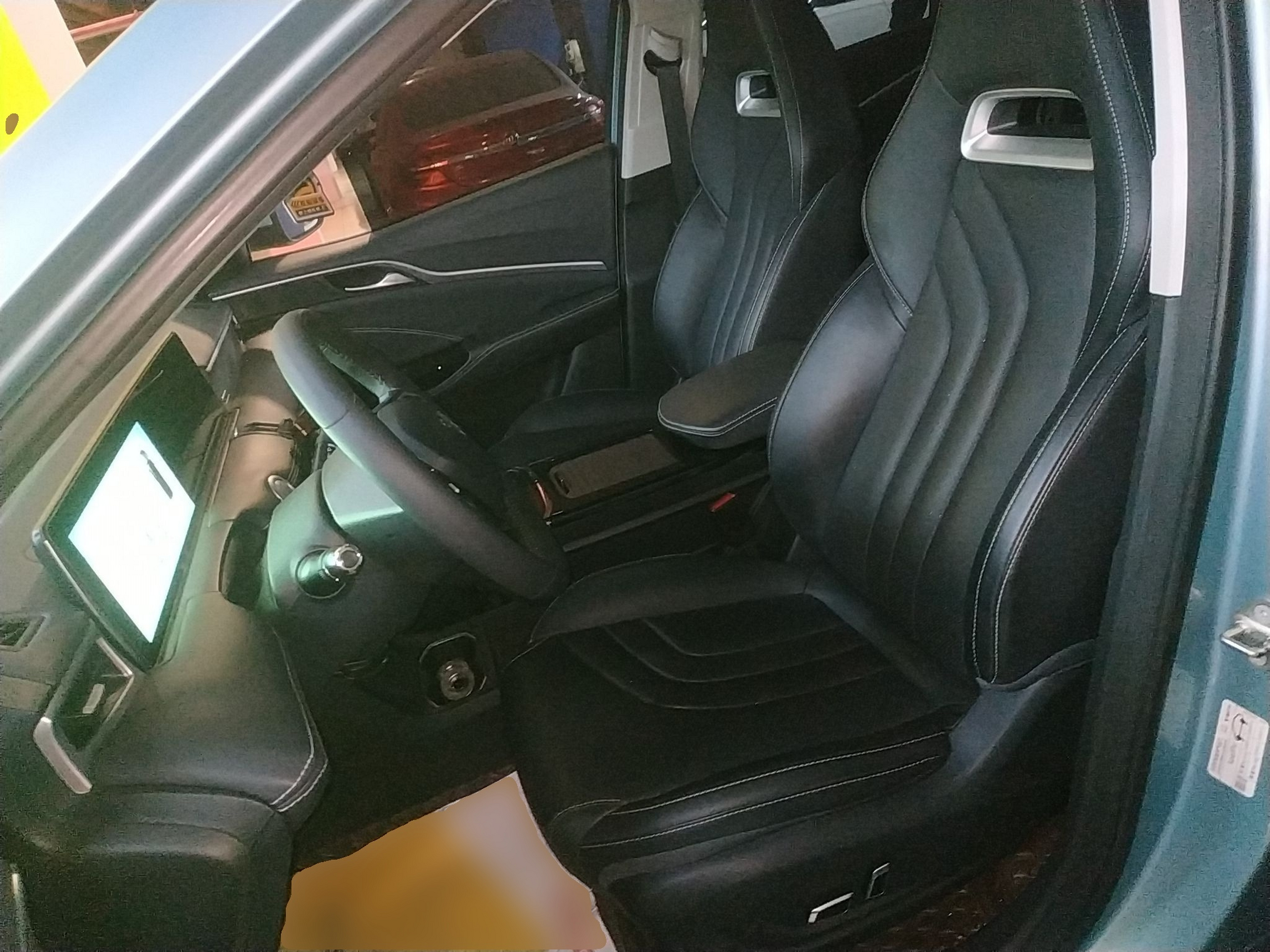 Переднее сиденье в автомобиле