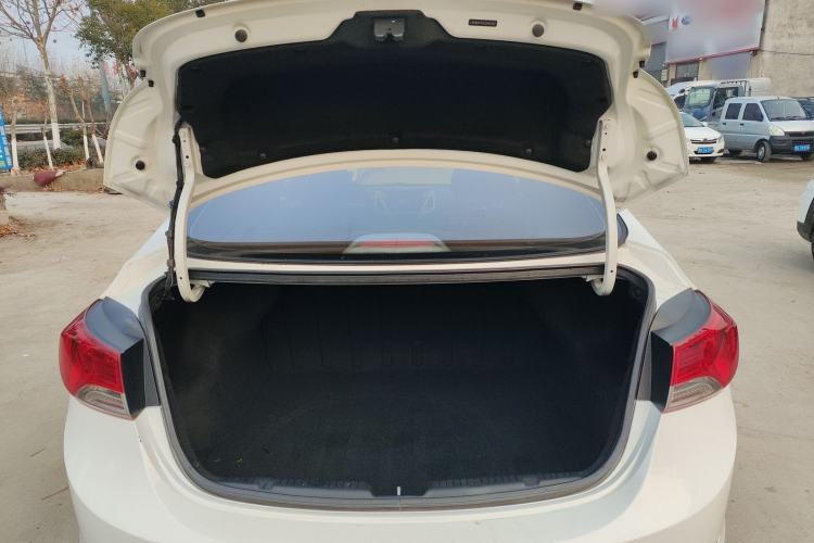 Used Hyundai Elantra 2015 1.6L Automatic Fashion Model
