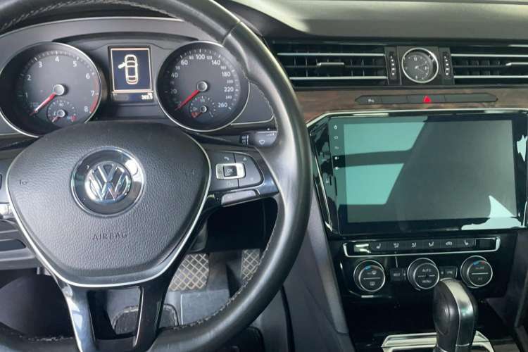 Used Volkswagen Magotan 2017 330TSI DSG Luxury Model
