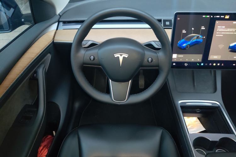 Used Tesla Model Y 2021 Long-Range All-Wheel-Drive Version
