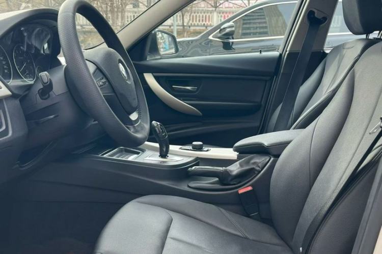 Used BMW 3 Series 2015 316Li Fashion Model
