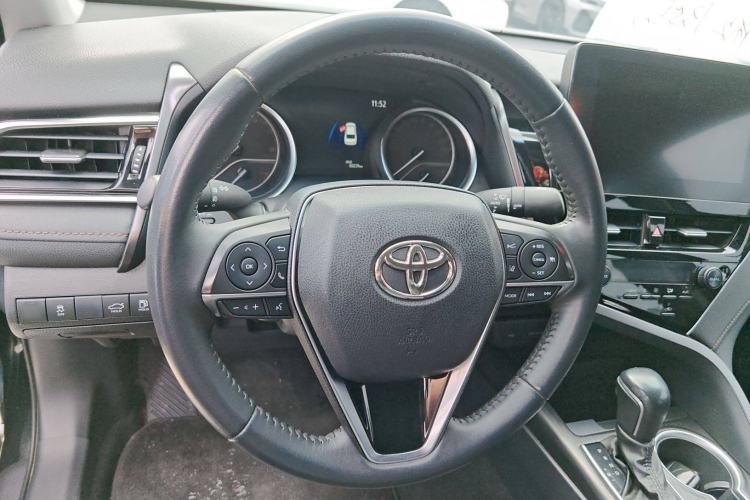 Used Toyota Camry 2023 2.0G Luxury Edition
