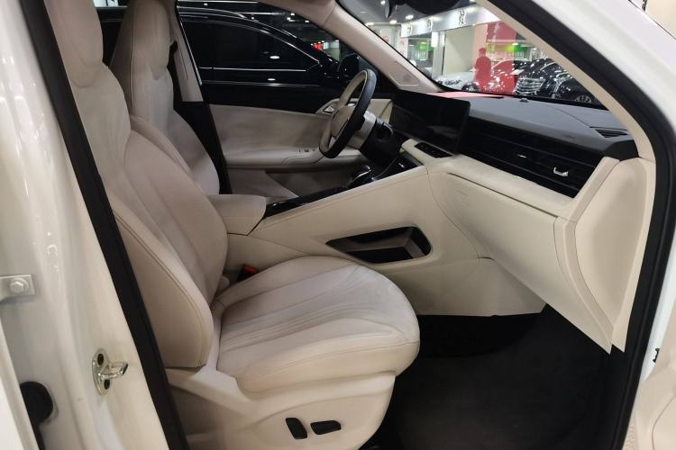 Used Roewe D5X DMH 2024 135 Tech Edition
