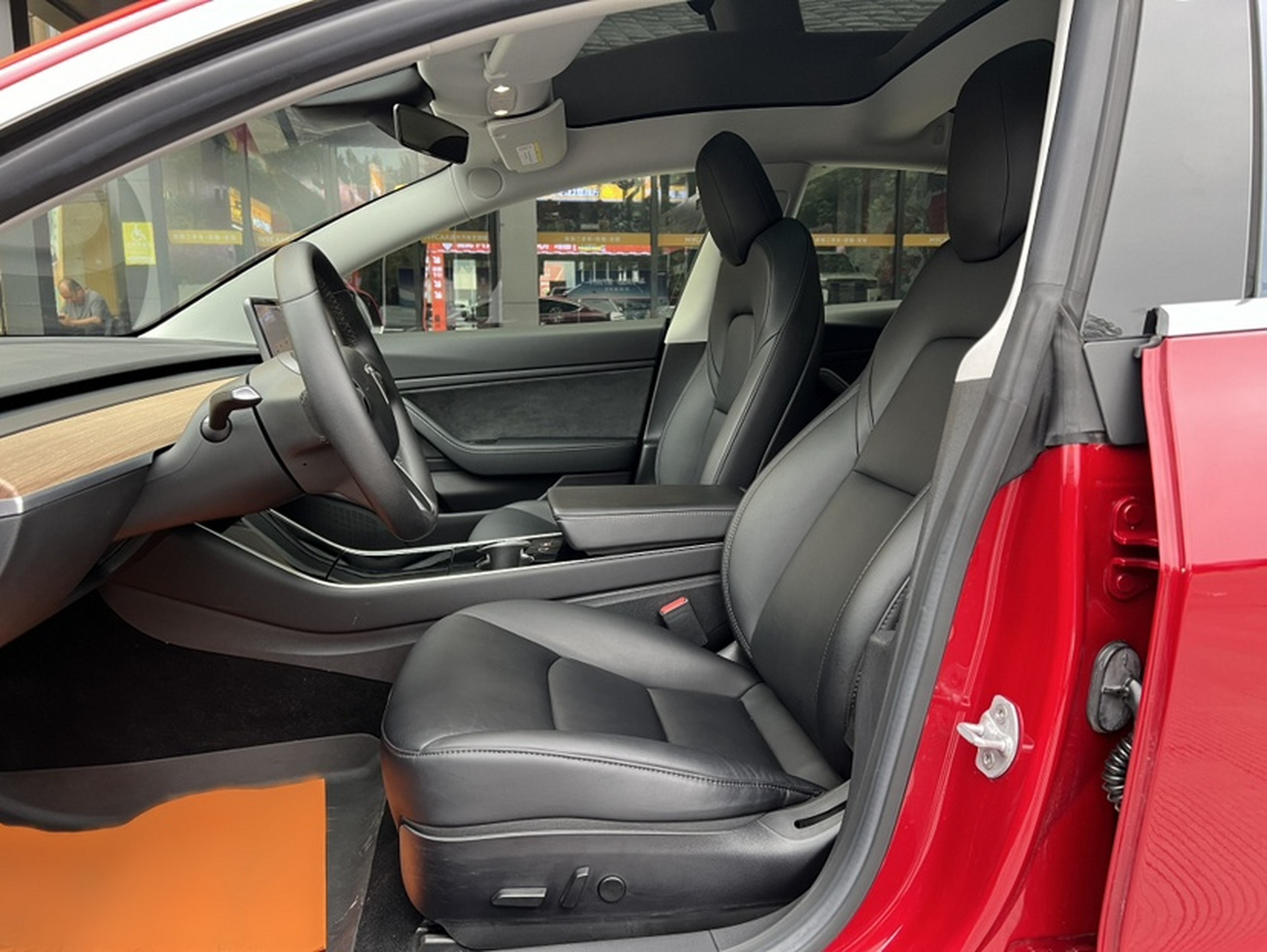 Переднее сиденье в автомобиле