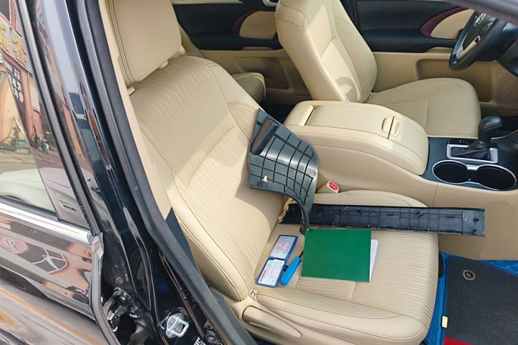 Used Toyota Highlander 2015 2.0T Two-Wheel Drive Elite Edition 7 Seats